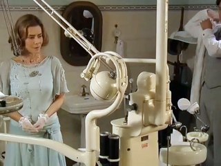 Novela Gabriela _ Dona Sinhazinha conhece o Dentista