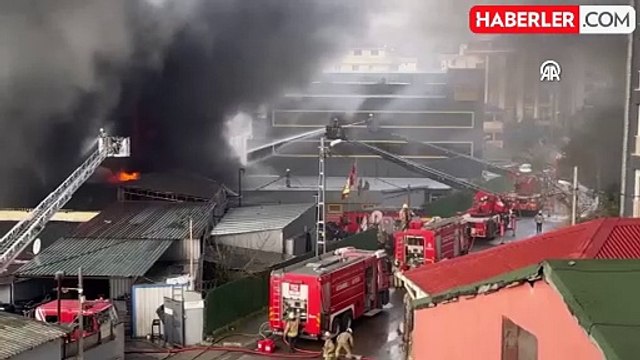 Çekmeköy'de lastik fabrikasında yangın! Bir anda alevler yükseldi