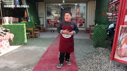 9 yaşındaki Adem, kendine has ‘Kebaba gel, ciğere gel' değişiyle gündem oldu