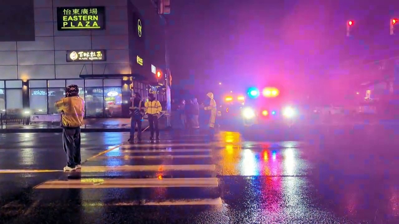 Kleinflugzeug stürzt in Philadelphia in Stadtgenbiet