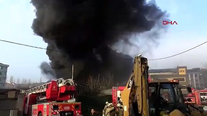 Çekmeköy'de lastik fabrikasında yangın çıktı