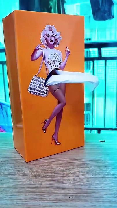 Tissue box style
