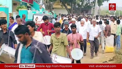 రాష్ట్రంలో పింఛన్ల పంపిణీ-  పింఛన్లు పంపిణీ చేసిన