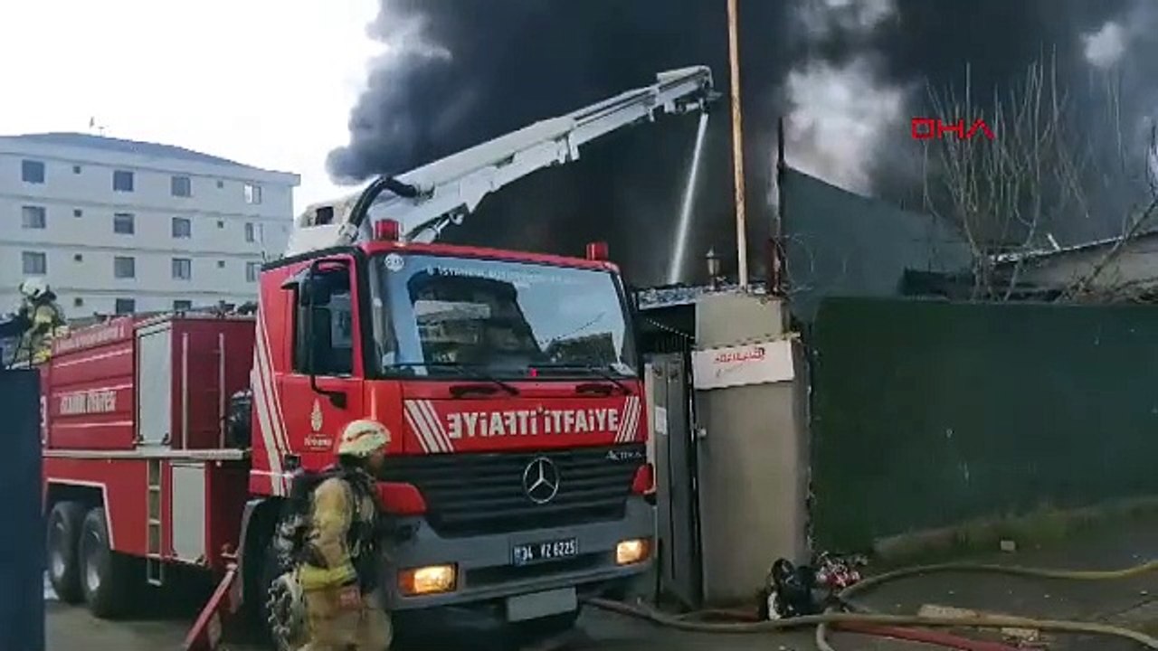 İstanbul- Çekmeköy'de lastik deposundaki yangın kontrol altına alındı -3 /Geniş haber- aktüel görüntü