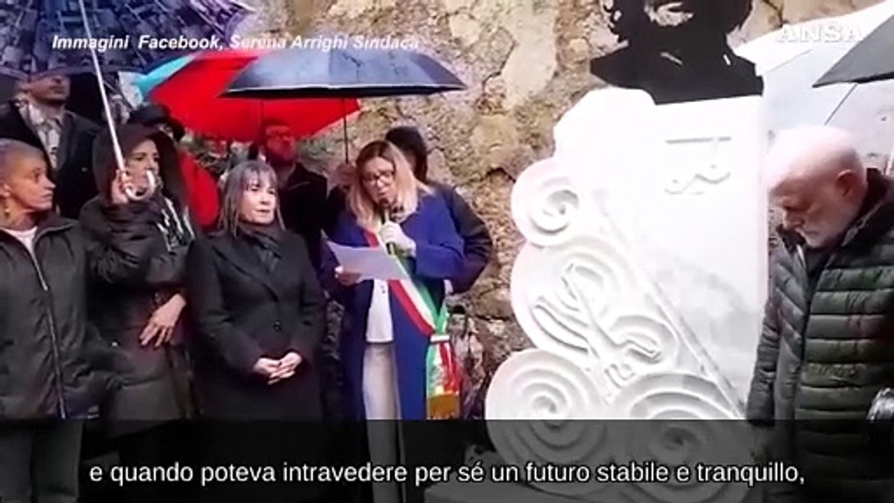 Carrara, la sindaca: "La statua del Che un affronto? Lo sono gli inni al Duce"