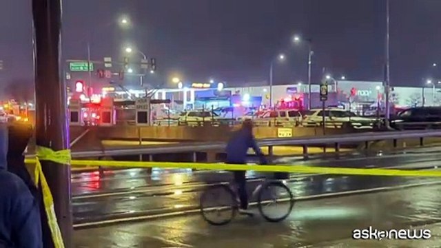 Aereo medico precipitato a Philadelphia, le immagini dei soccorsi