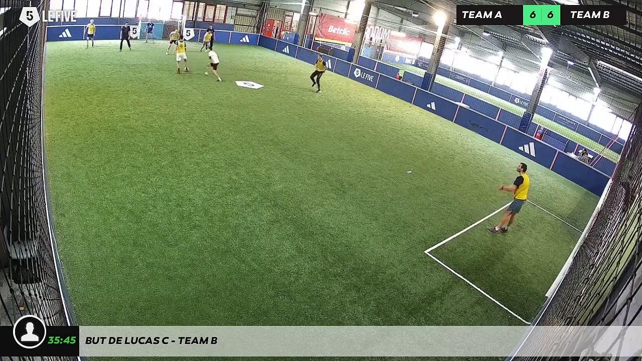 But de Lucas C - Team B