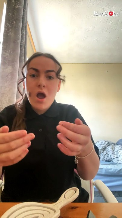Hair straightener fail: Girl’s hair sizzle off during Snapchat vlog