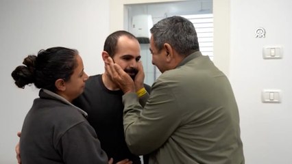 Hamas'ın serbest bıraktığı Bibas, ailesiyle bir araya geldi