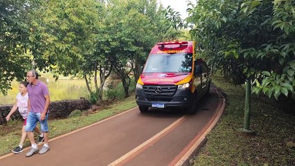 Homem é socorrido pelo Siate no Lago Municipal de Cascavel