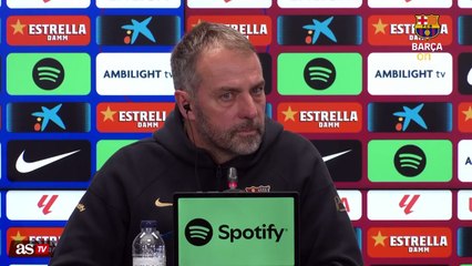 Su respuesta no le pudo alejar más del discurso de Xavi: Flick cuando le preguntaron sobre jugar a las 14h...