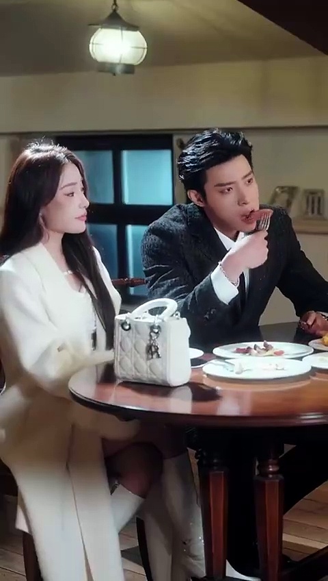  Diperebutkan 2 pria tampan | 2 handsome guys fight over me | drama china sub indo