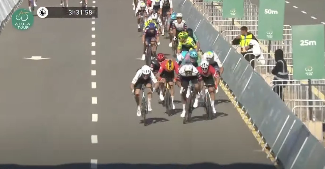 Cycling - AlUla Tour 2025 - Matteo Moschetti wins Stage 5, Tom Pidcock takes overall... big changes with echelons !