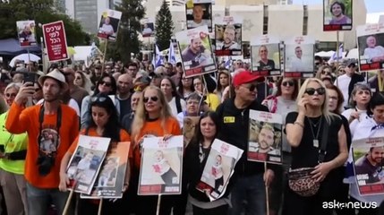I tre ostaggi tornano in Israele, liberati anche i detenuti palestinesi