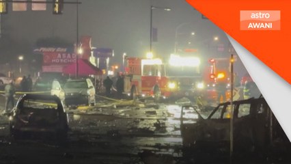 Mayat, sisa pesawat kecil terhempas berselerakan