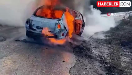 Seyir Halindeki Otomobil Alev Aldı, Kullanılamaz Hale Geldi