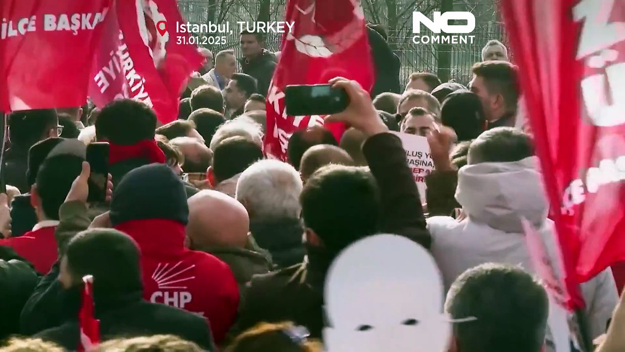 Τουρκία: Χιλιάδες διαδηλωτές στο πλευρό του δημ...