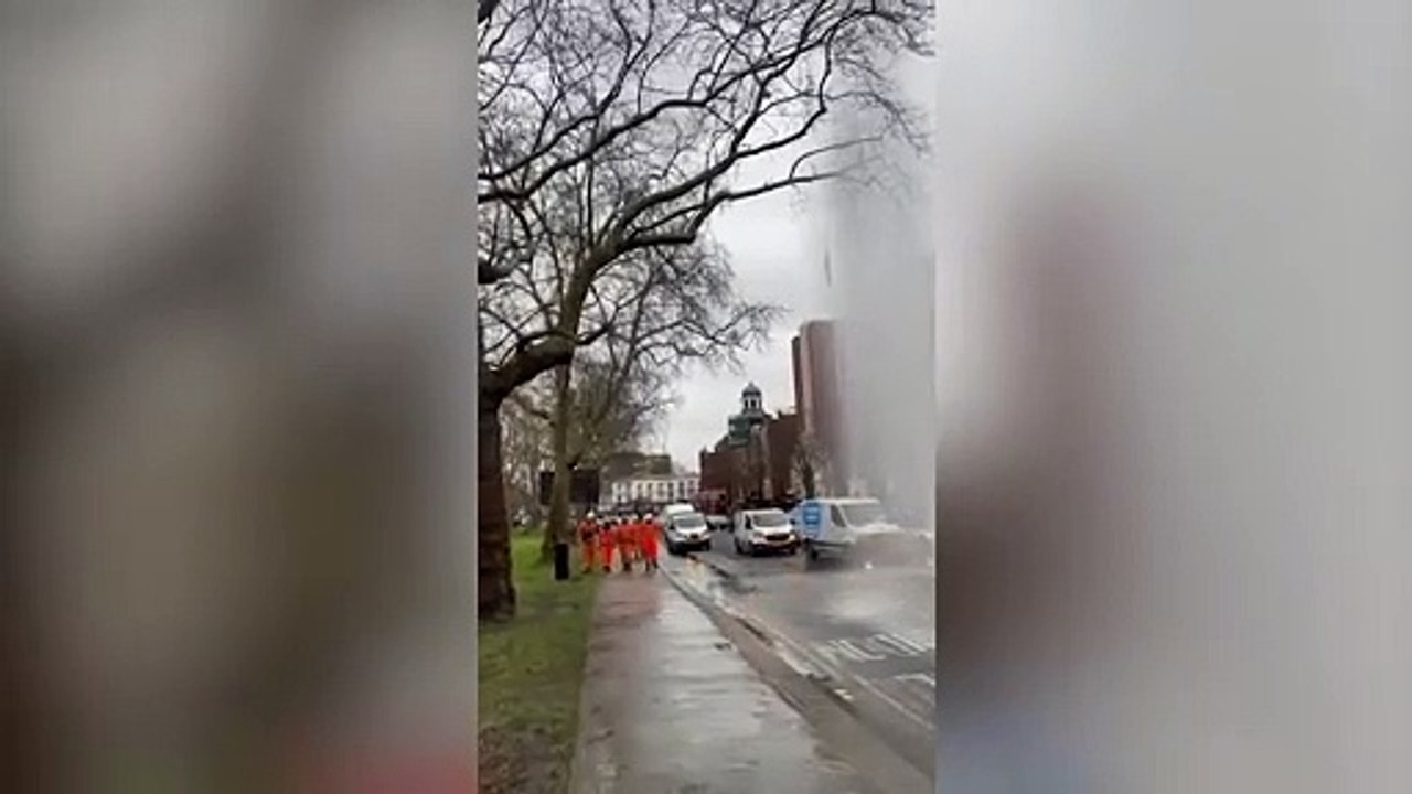 Huge burst water pipe causes disruption in cent...