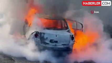 Seyir Halindeki Otomobil Alev Aldı, Kullanılamaz Hale Geldi