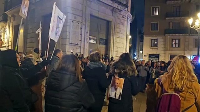 Familiares de personas fallecidas durante la DANA en la Comunitat Valenciana piden la dimisión del presidente autonómico: Mazón, asesino
