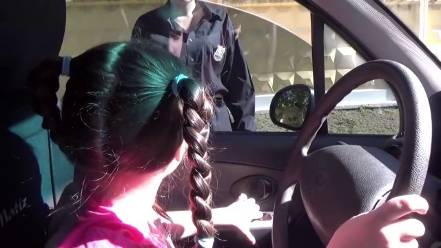 Bad Baby Угнала Машину Родителей и чуть не попала в тюрьму Вредного ребенка остановила п