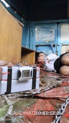 OMG! I'm glad she he managed to escape at the last minute! ⛓️