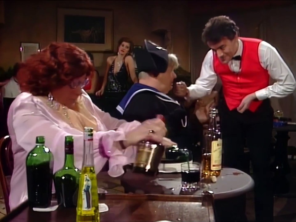 Benny Hill - Hullo Sailor w⁄Closing Chase (1985)