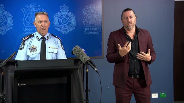 SES boat capsizes in North Queensland floodwaters, killing one person as major flood warnings issued