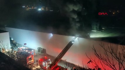 İstanbul’da bir zincir marketin şubesinde yangın!