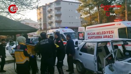Burdur'da 3 araçlık zincirleme kaza 9 kişi yaralandı