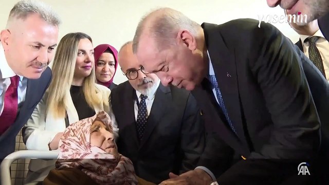 Cumhurbaşkanı Erdoğan 102 yaşındaki Gülsüm nine ile buluştu: Evladı yok diyorlar, ben varım