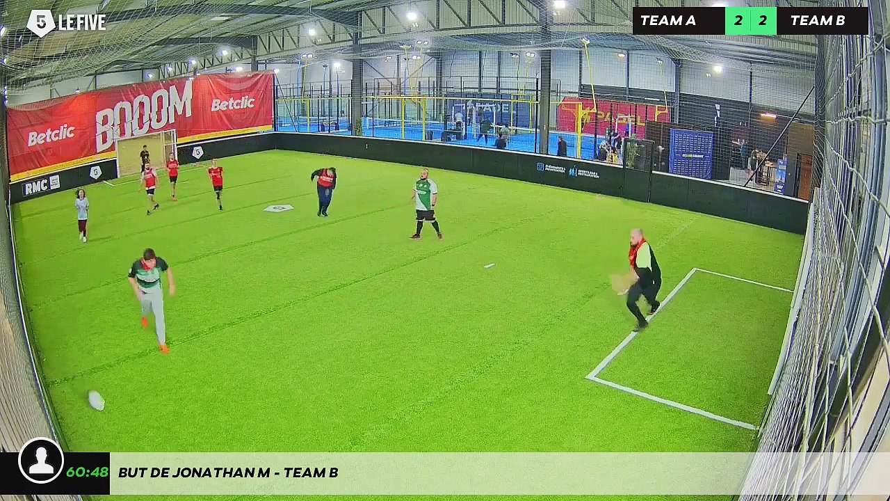 But de Jonathan M - Team B