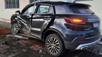 Colisão é registrada entre Cruze e SUV no Centro de Cascavel