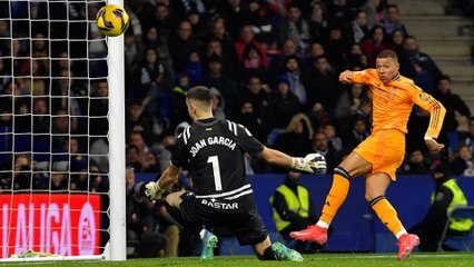 Ancelotti ve "inexplicable" que no hayan sacado la tarjeta roja a Romero por la entrada a Mbappé