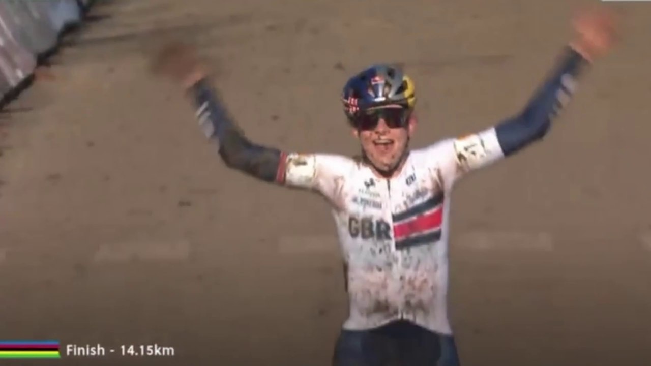 Cyclisme - Championnats du Monde Cyclo-cross Liévin 2025 - Zoe Backstedt double champioone du monde Espoirs, Célia Géry au pied du podium