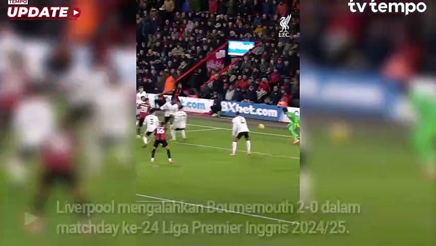 Mohamed Salah Cetak Brace, Liverpool Puncaki Klasemen