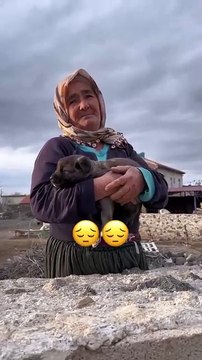 Evlat acısı dendiğinde yutkunamayan, acısı yüzüne yansıyan teyzemiz…