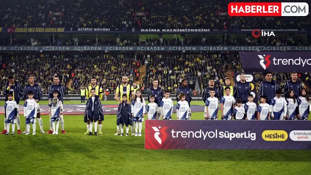 Trendyol Süper Lig: Fenerbahçe 1 - Çaykur Rizespor 2 (İlk yarı)