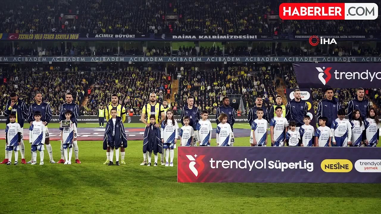 Trendyol Süper Lig: Fenerbahçe 1 - Çaykur Rizespor 2 (İlk yarı)
