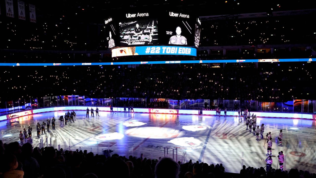 Hochemotionale Momente und 'Viva la Vida': Spiel 1 nach dem Tod von Tobias Eder