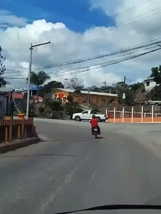 Hombre en supuesto estado de ebriedad atropella a madre y sus dos hijos que pedían dinero en Copán