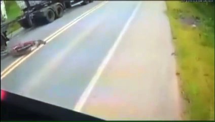 Motociclista Morre após Colisão com Carreta na Zona da Mata