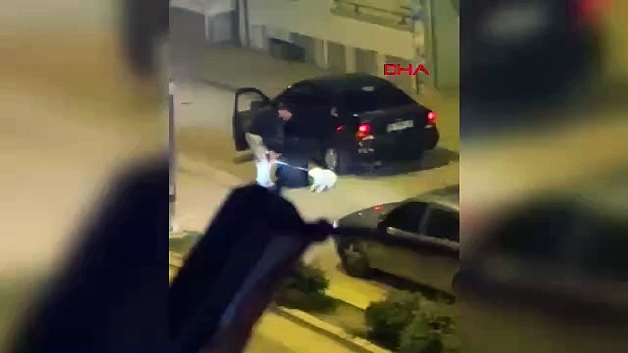 Sokak ortasında darbedilip, otomobille kaçırılmak istenen kadını mahalleli kurtardı: O anlar kamerada!