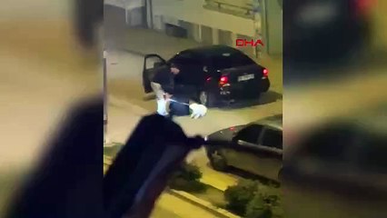 Sokak ortasında darbedilip, otomobille kaçırılmak istenen kadını mahalleli kurtardı: O anlar kamerada!