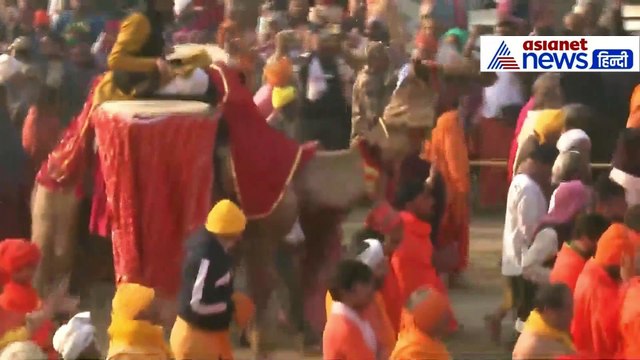 बसंत पंचमी पर अमृत स्नान के बीच नागा साधु की अजब-गजब हरकतें, देखकर चकरा जागा आपका भी सिर