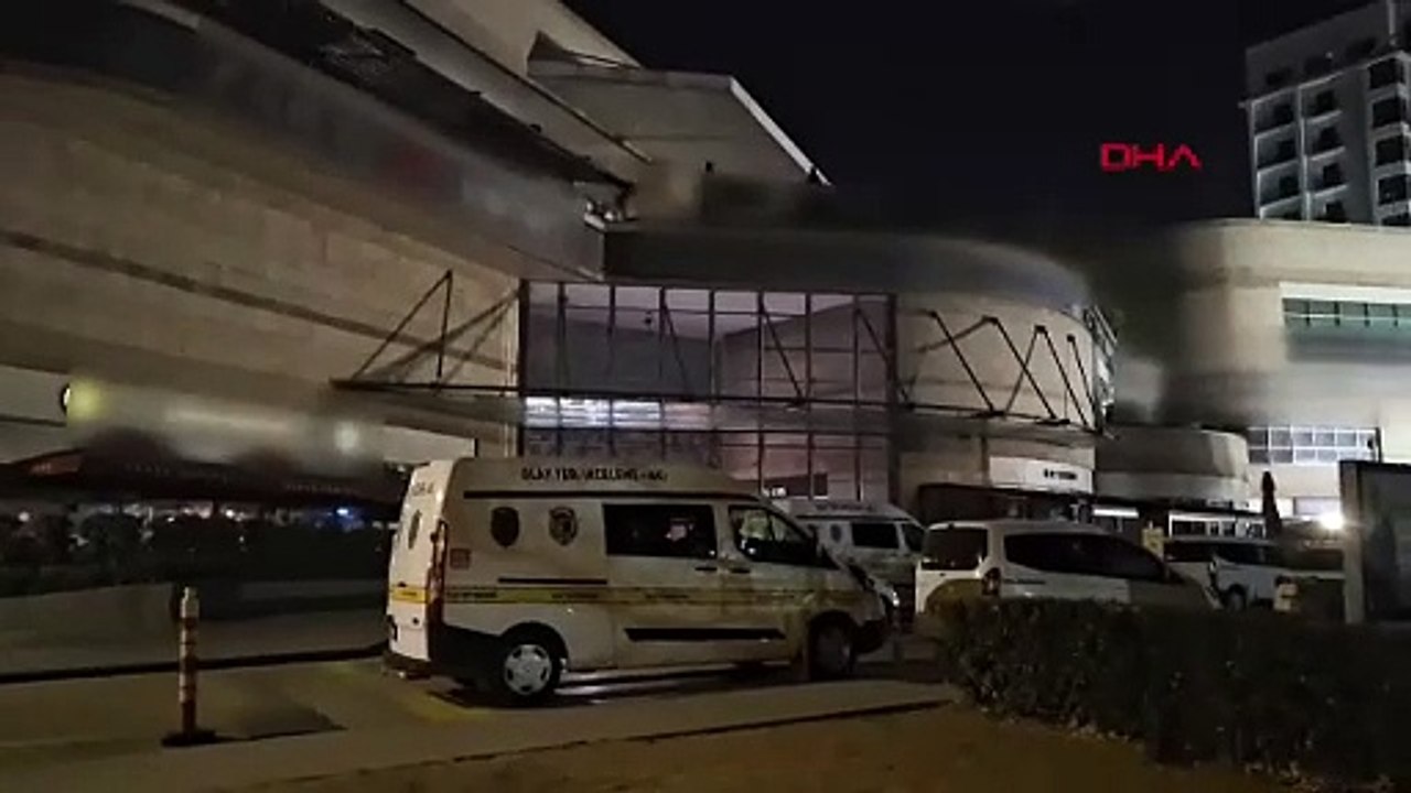 Gece girdiği AVM'deki kuyumcu dükkanından, 3 kilogram altın ve 100 bin TL çaldı