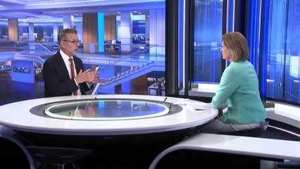 Federal government announces review of trans youth healthcare