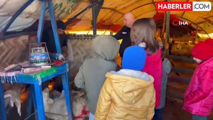 Polis Memurundan Şırnaklı Çocuklara Sıcak Dokunuş
