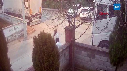 Kızlara kurusıkı tabancayla ateş açan 2 şüpheliyi; çöp atmaya çıkan Uzman Çavuş yakaladı