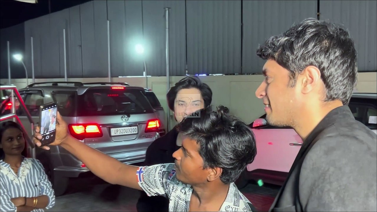 Loveyapa की स्क्रीनिंग में सितारों ने लगाया ग्लेमर का तड़का | Junaid Khan | Kiku Sharda | Khushi Kapoor